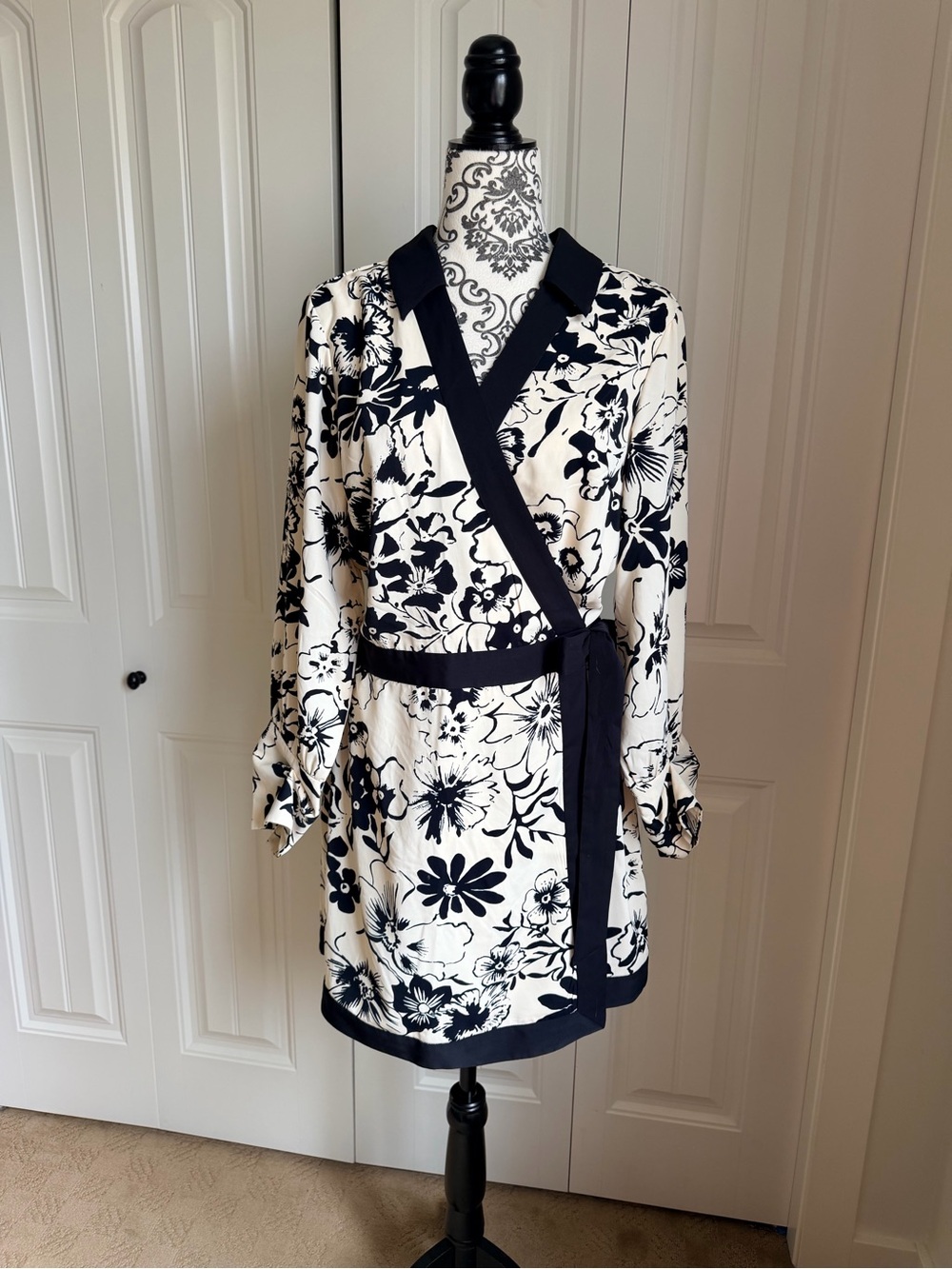 Abercrombie & Fitch Floral Kimono dress size L